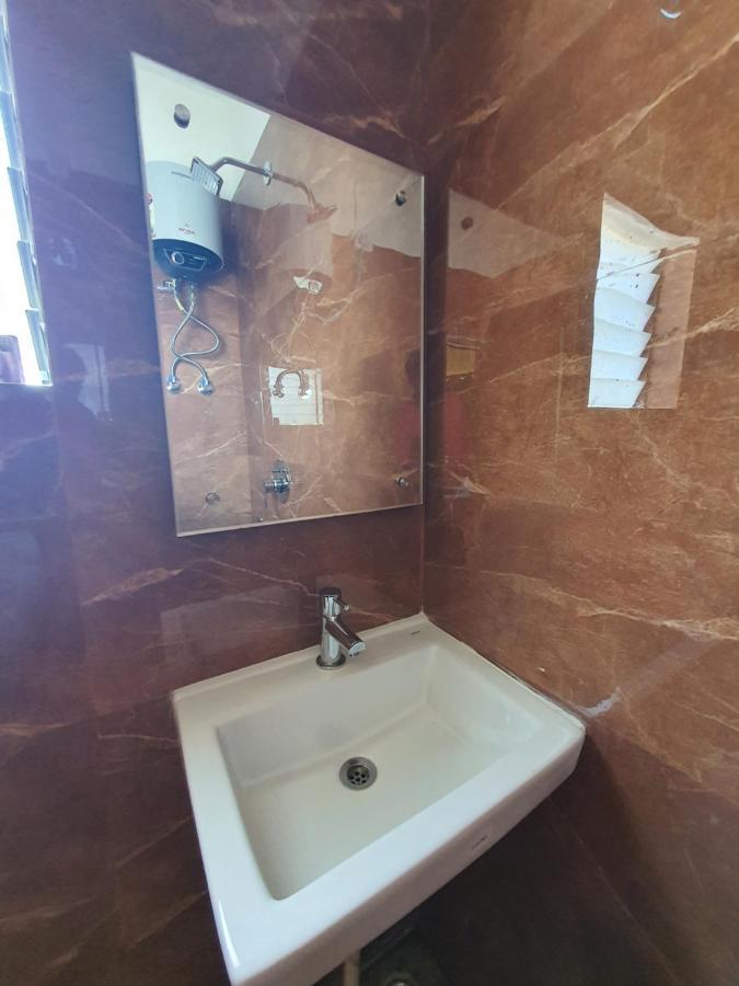 Hotel Deo Volente Sivasagar エクステリア 写真