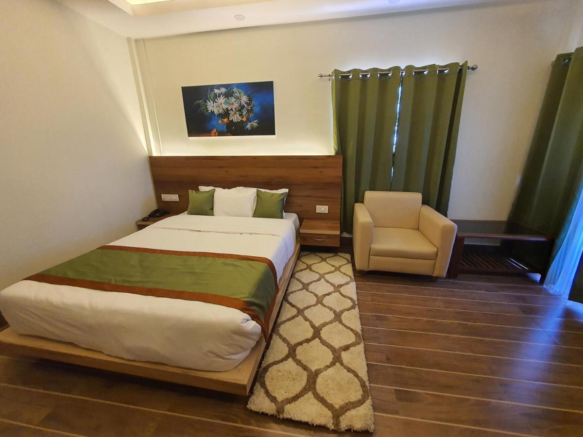Hotel Deo Volente Sivasagar エクステリア 写真