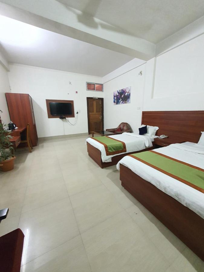 Hotel Deo Volente Sivasagar エクステリア 写真