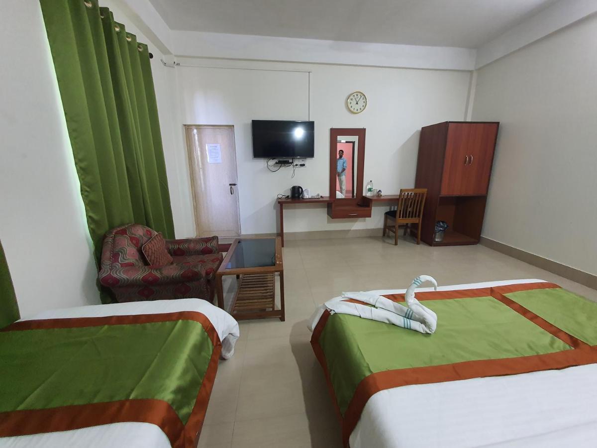 Hotel Deo Volente Sivasagar エクステリア 写真