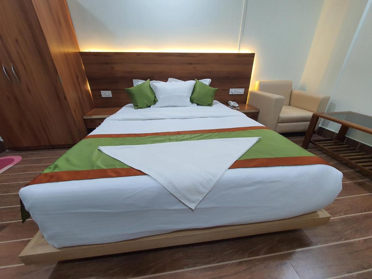 Hotel Deo Volente Sivasagar エクステリア 写真