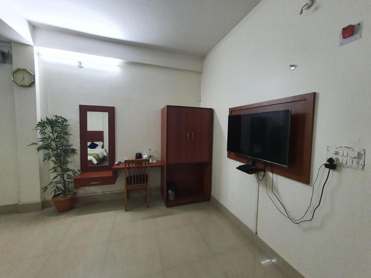 Hotel Deo Volente Sivasagar エクステリア 写真