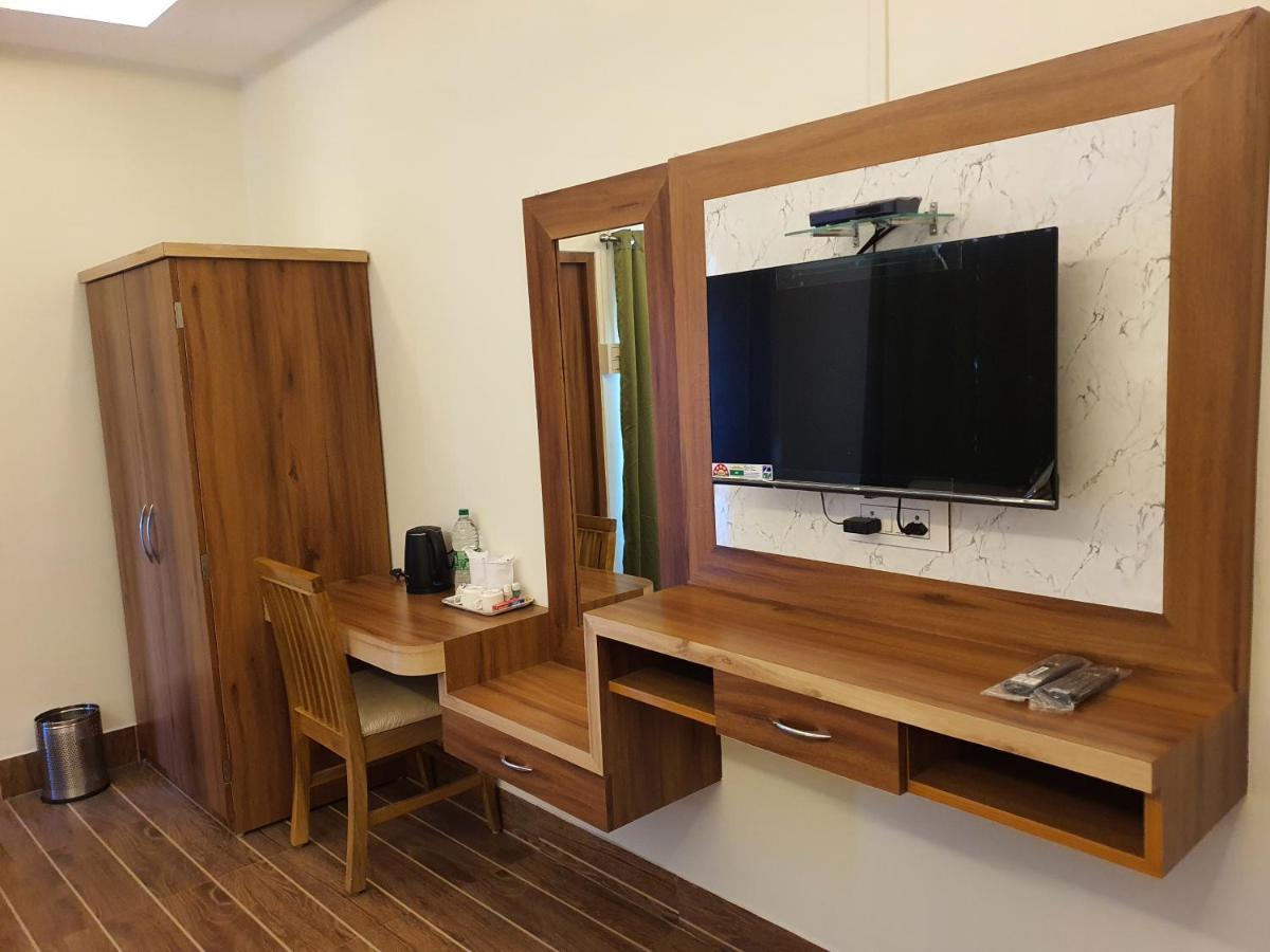 Hotel Deo Volente Sivasagar エクステリア 写真