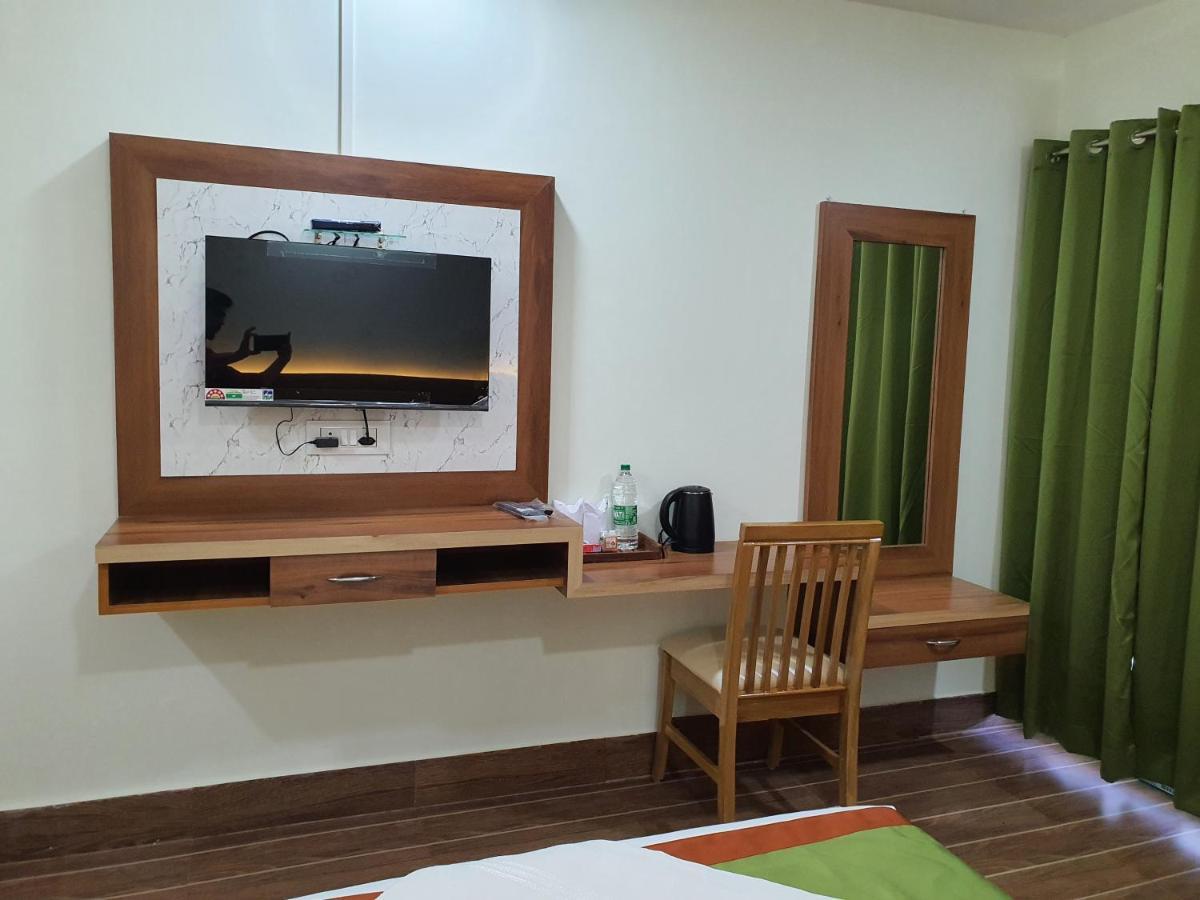 Hotel Deo Volente Sivasagar エクステリア 写真