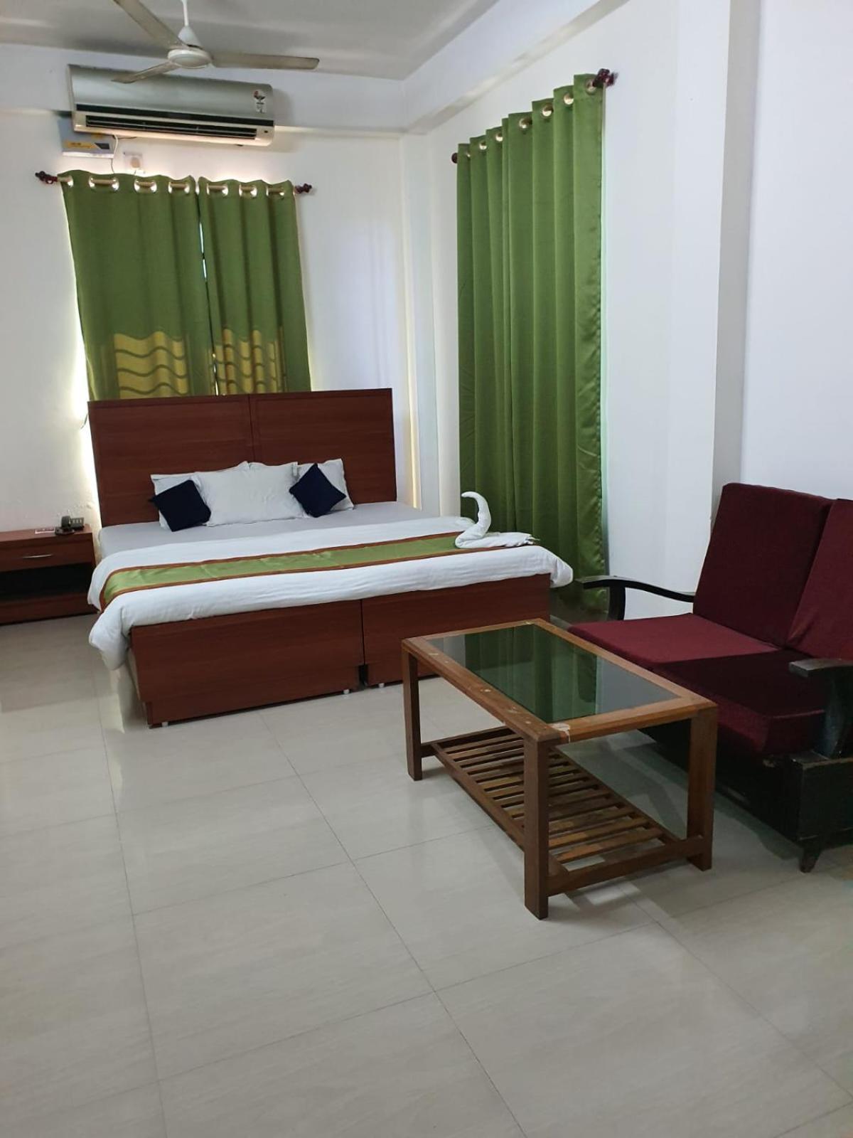 Hotel Deo Volente Sivasagar エクステリア 写真