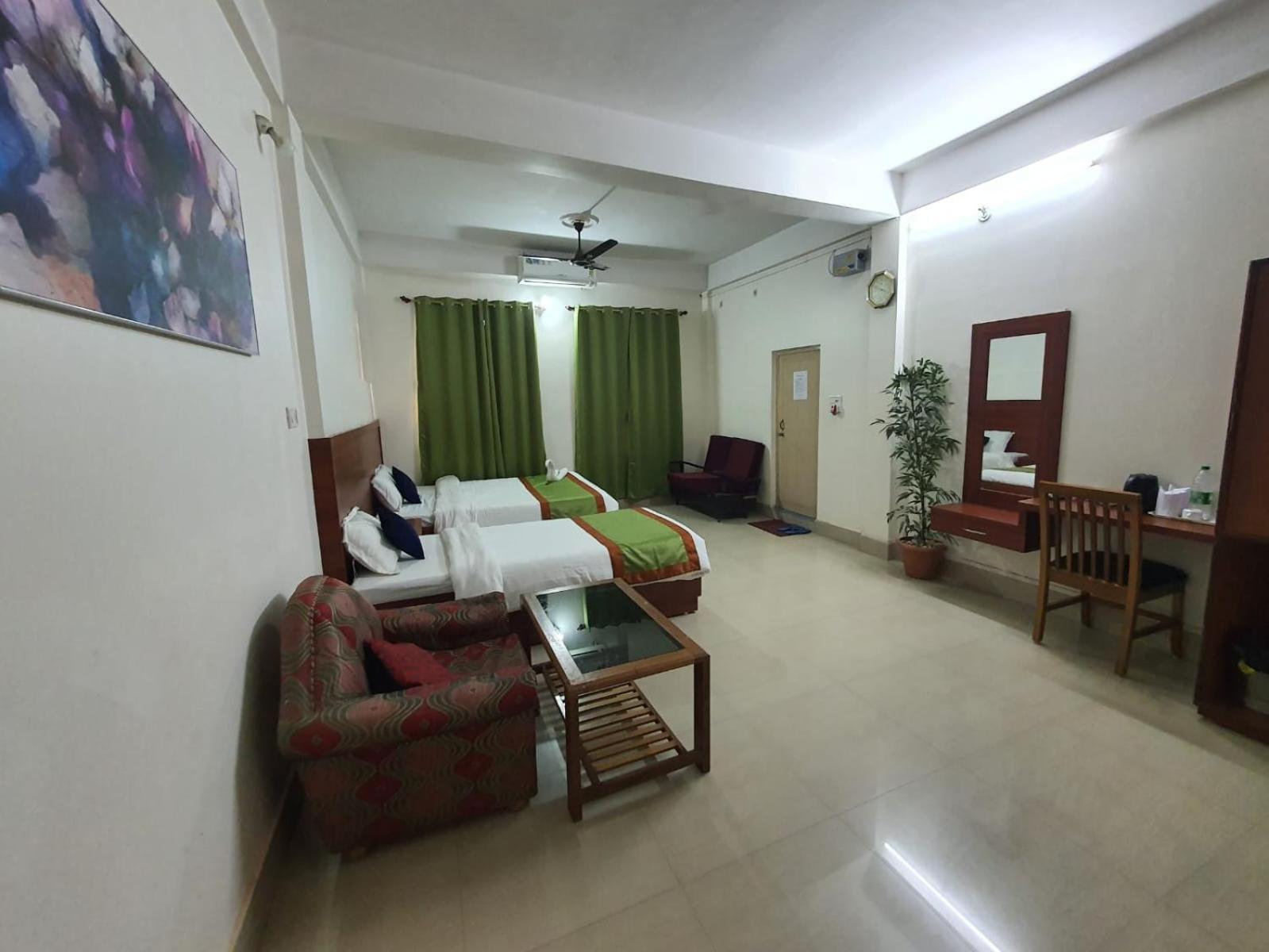 Hotel Deo Volente Sivasagar エクステリア 写真