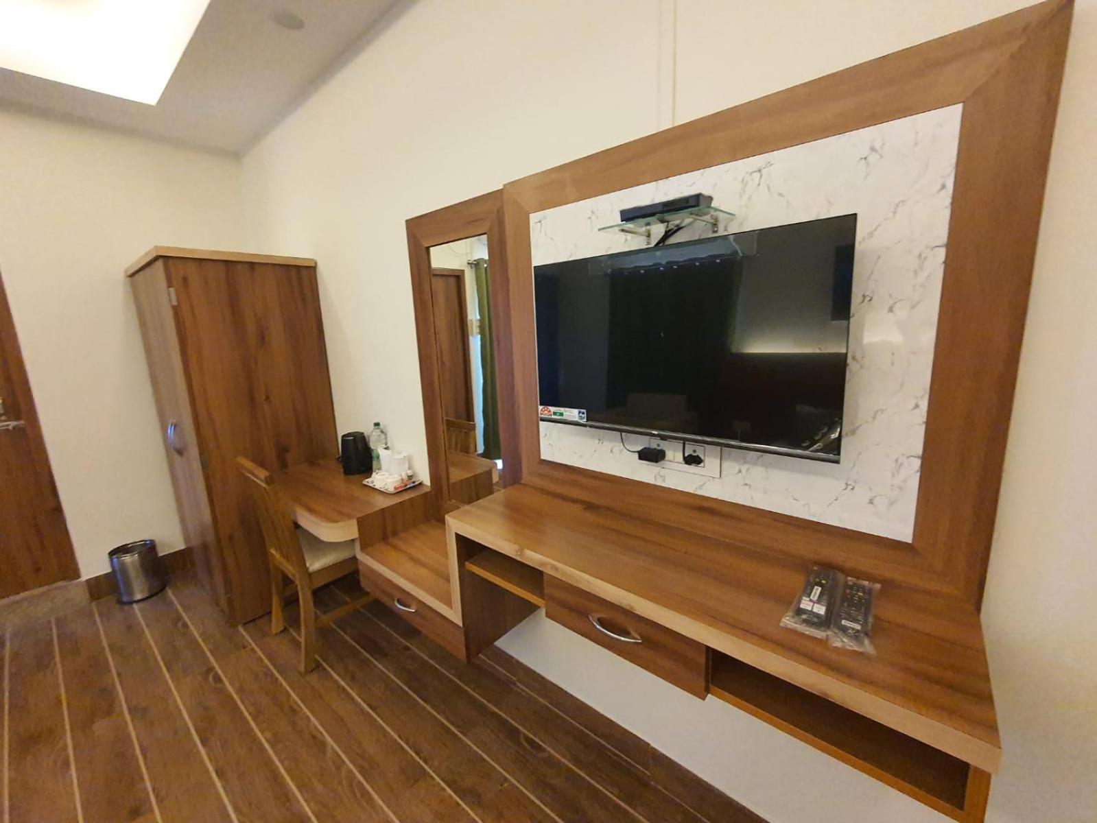 Hotel Deo Volente Sivasagar エクステリア 写真
